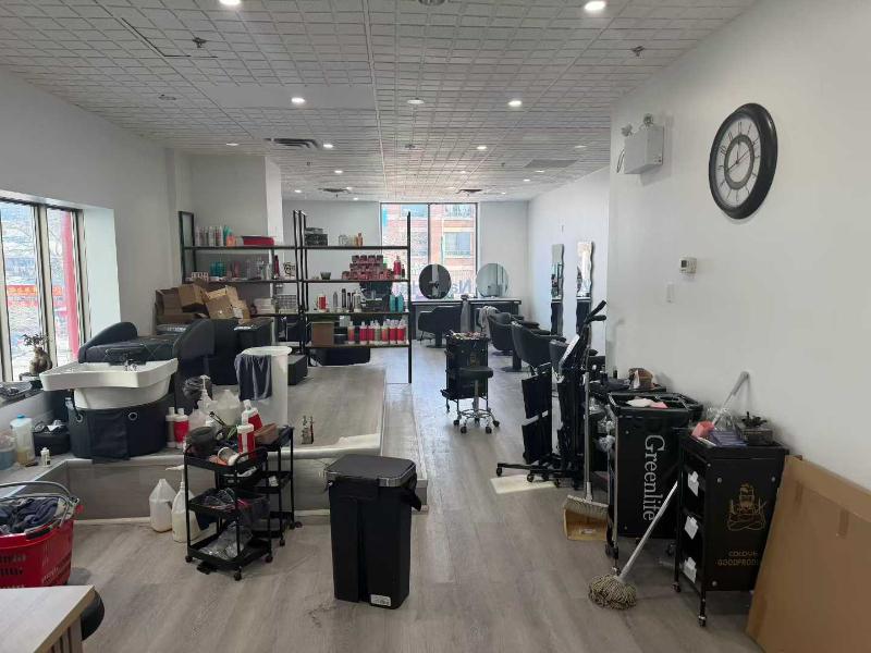 Dundas/Spadina Hair salon for lease - 3