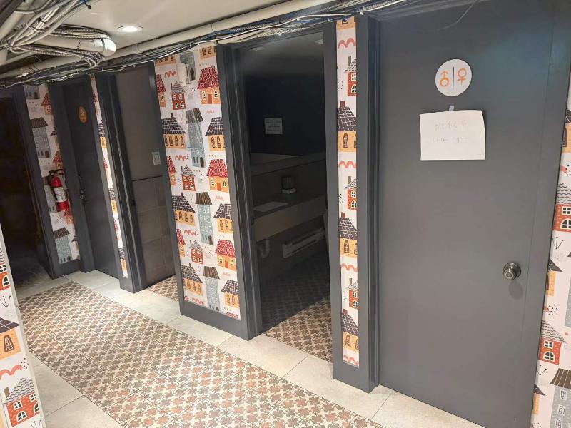 Spadina/College restaurant business for sale - 8