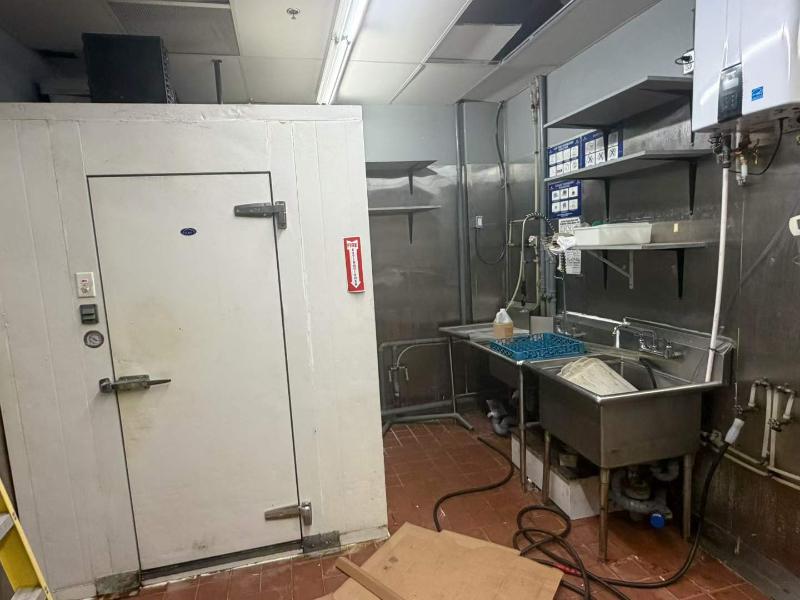 Hwy 7/Kennedy restaurant business for sale - 6