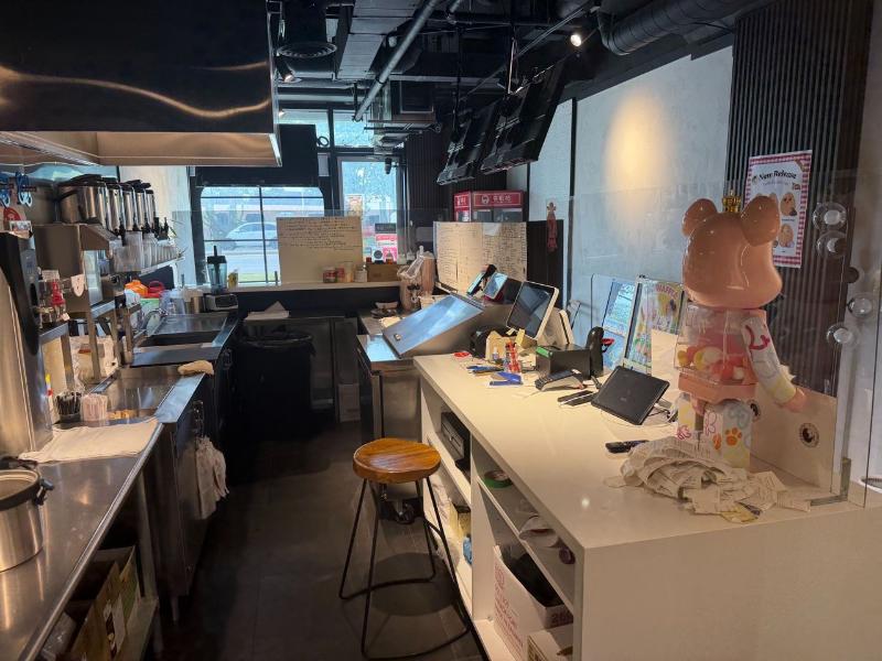Kennedy/Hwy 7 Milk tea and snack shop property for sale - 8
