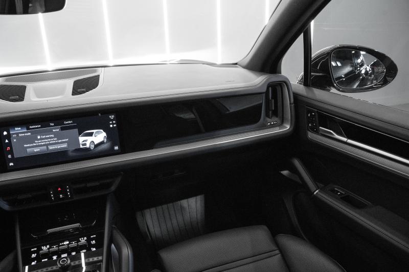 2024 Porsche Cayenne  - thumbnail - 10