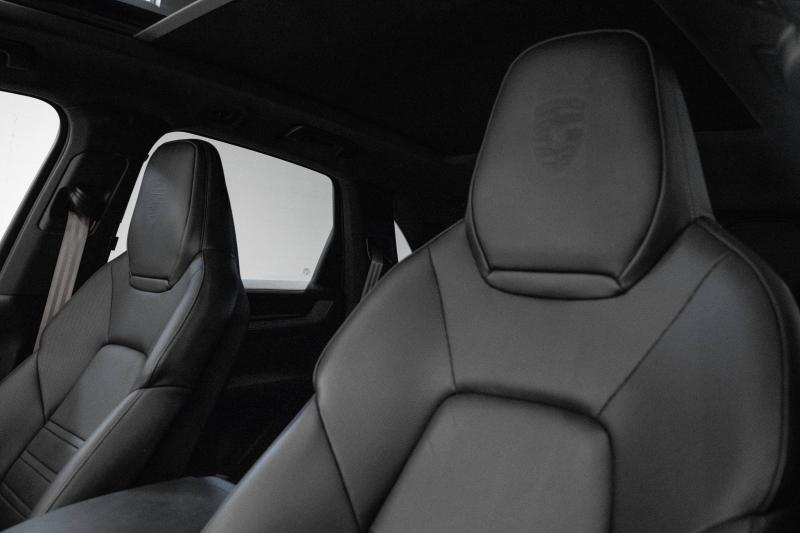 2024 Porsche Cayenne  - thumbnail - 12