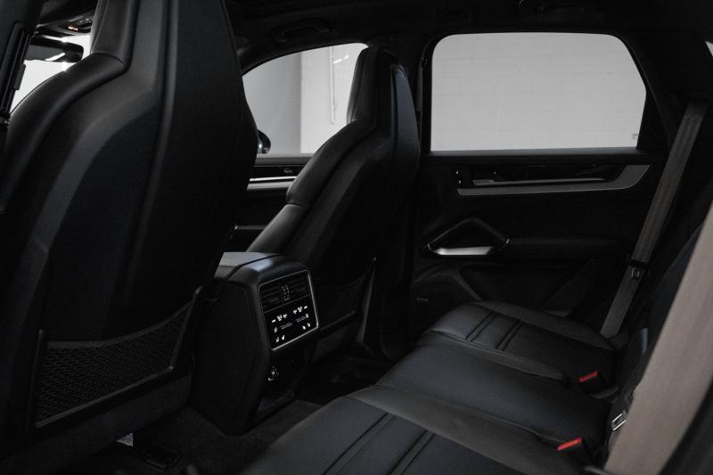 2024 Porsche Cayenne  - thumbnail - 14