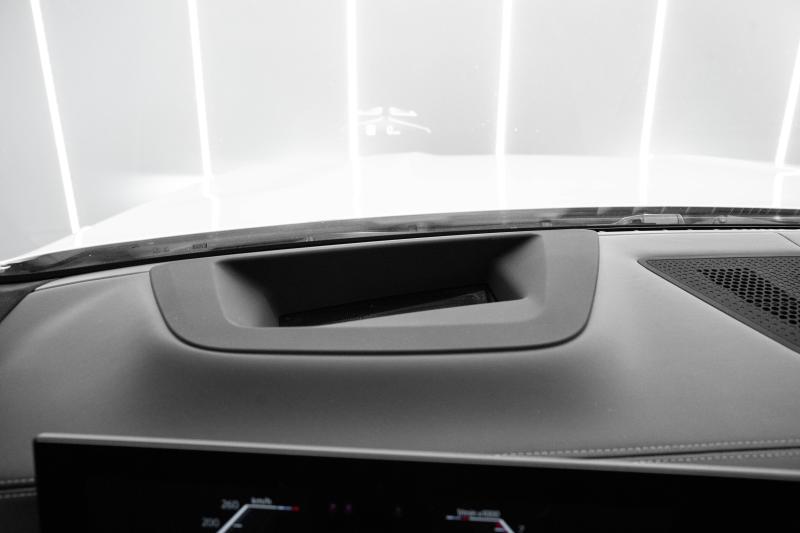 2024 BMW X7 - thumbnail - 23