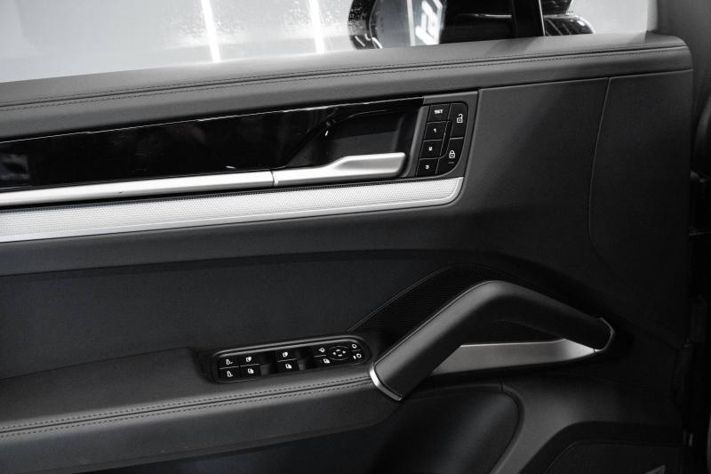 2024 Porsche Cayenne  - thumbnail - 18