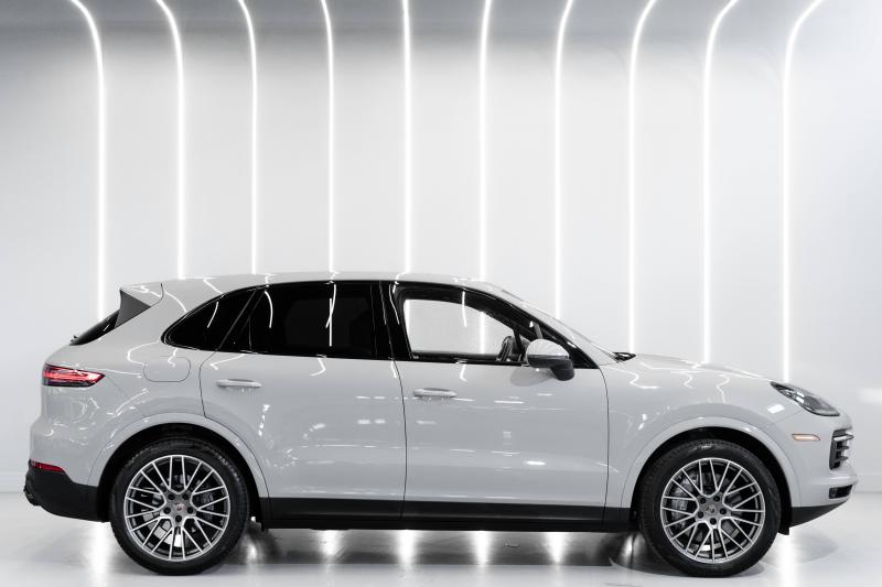 2022 Porsche Cayenne Platinum Edition - thumbnail - 3