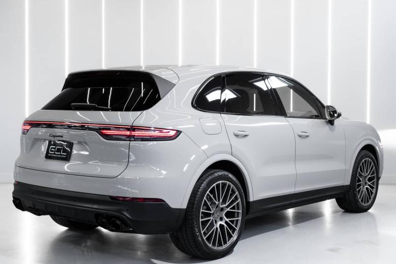 2022 Porsche Cayenne Platinum Edition - thumbnail - 4