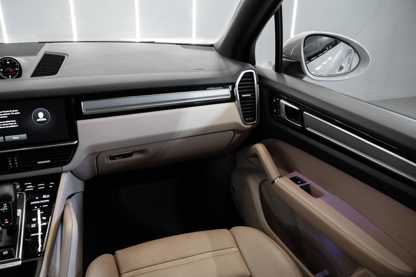 2022 Porsche Cayenne Platinum Edition - 10