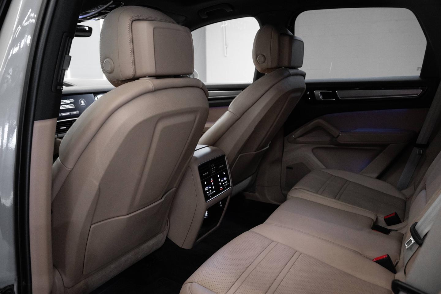2022 Porsche Cayenne Platinum Edition - 14