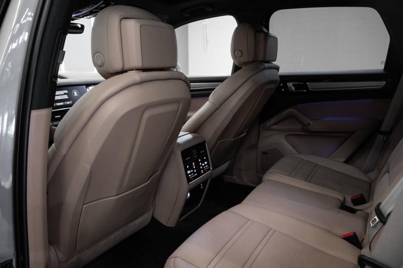 2022 Porsche Cayenne Platinum Edition - thumbnail - 14
