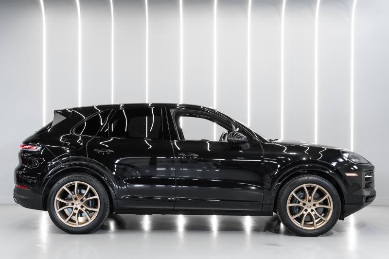 2024 Porsche Cayenne  - thumbnail - 3