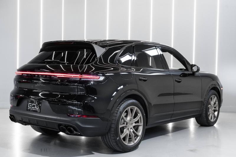 2024 Porsche Cayenne  - thumbnail - 4
