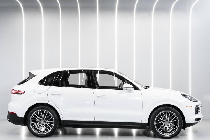 2023 Porsche Cayenne Platinum Edition - thumbnail - 3