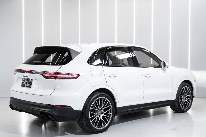 2023 Porsche Cayenne Platinum Edition - thumbnail - 4