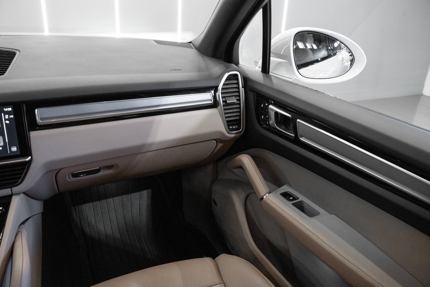 2023 Porsche Cayenne Platinum Edition - 10