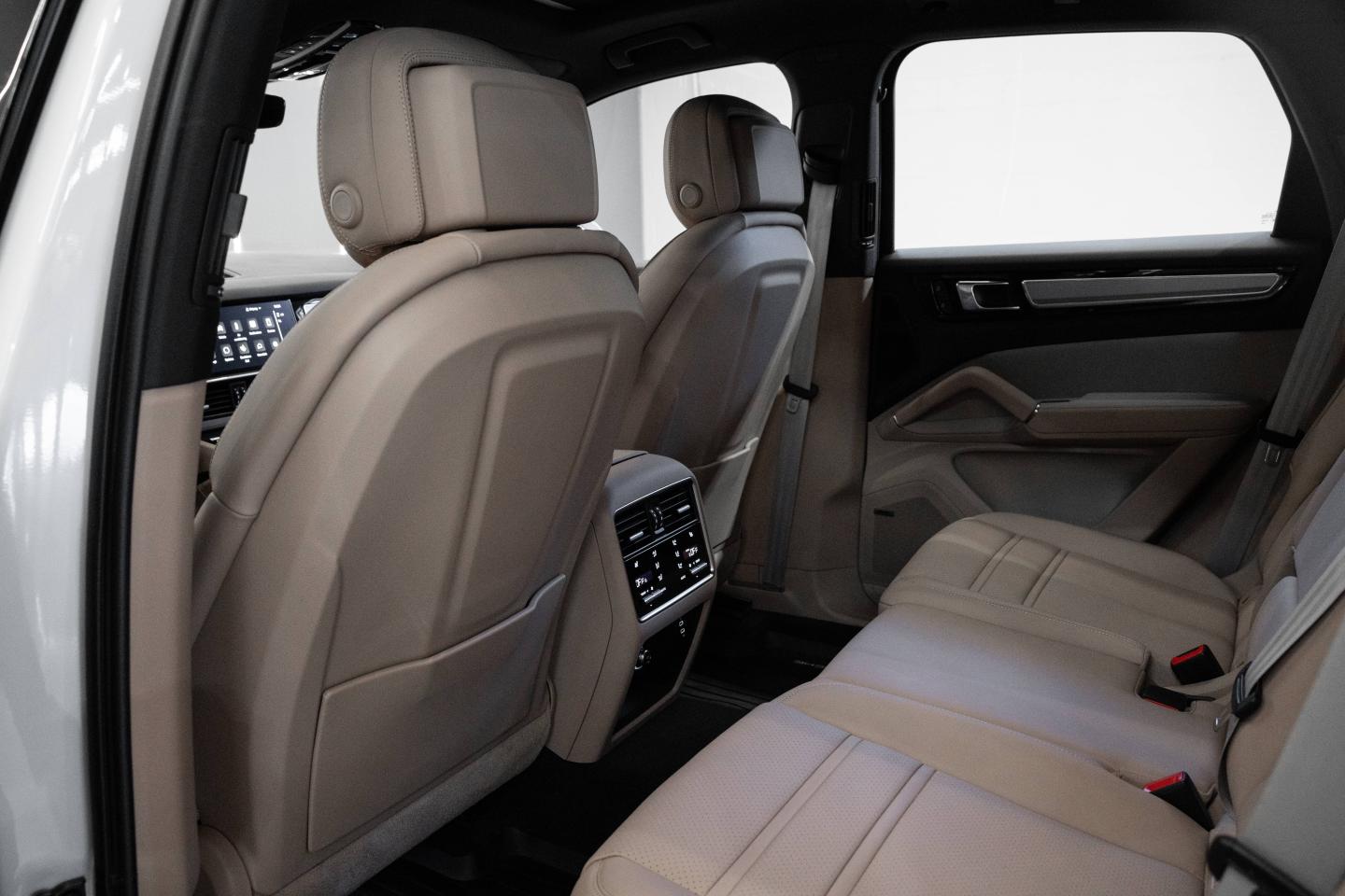 2023 Porsche Cayenne Platinum Edition - 12