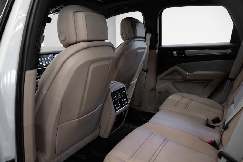 2023 Porsche Cayenne Platinum Edition - thumbnail - 12