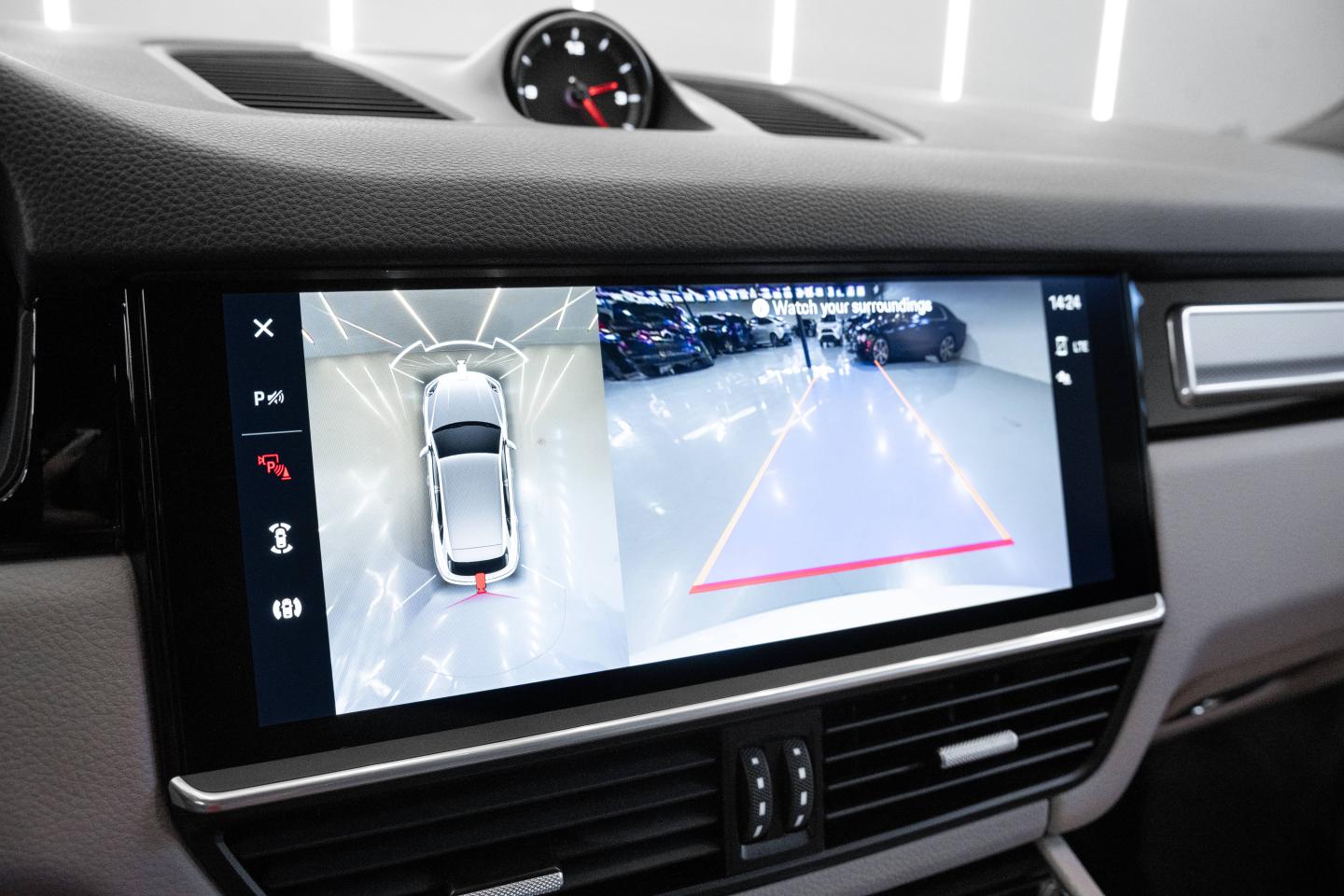 2023 Porsche Cayenne Platinum Edition - 23