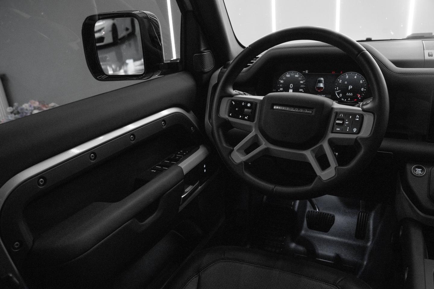 2024 Land Rover Defender 110 P400 X-Dynamic SE - 9