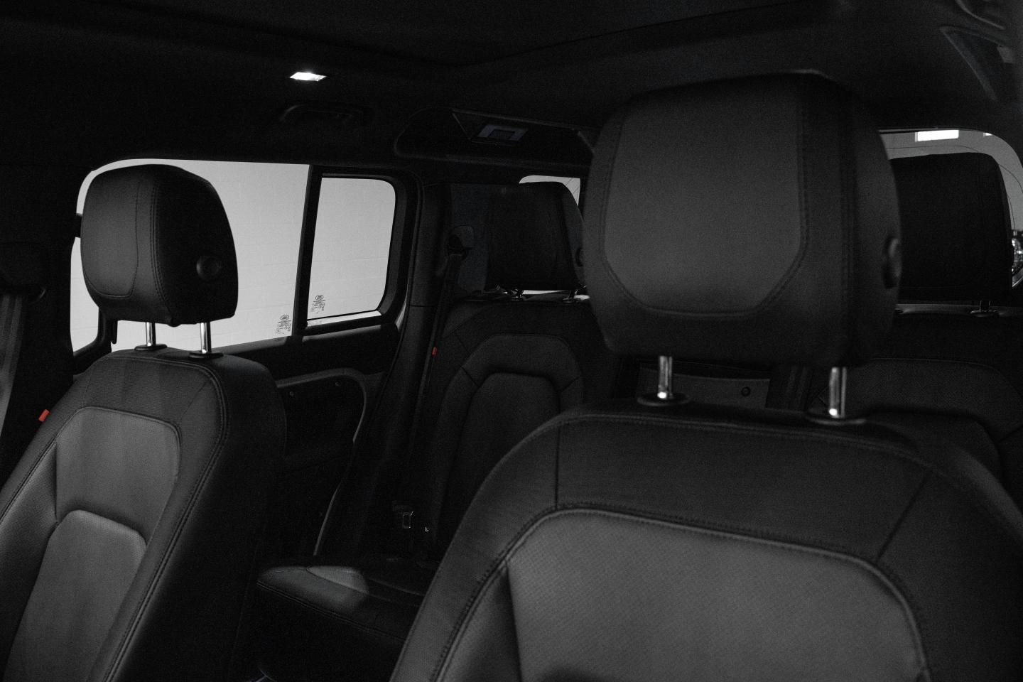 2024 Land Rover Defender 110 P400 X-Dynamic SE - 12