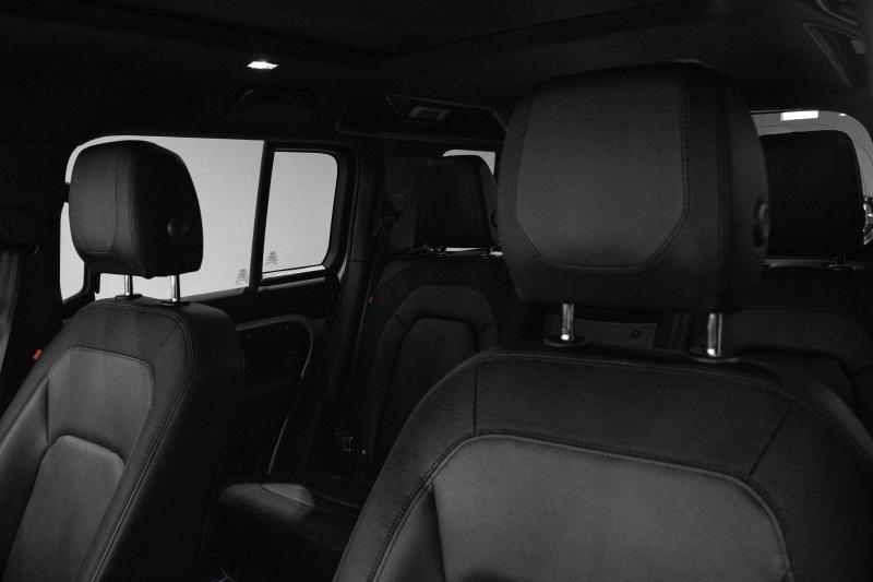 2024 Land Rover Defender 110 P400 X-Dynamic SE - thumbnail - 12