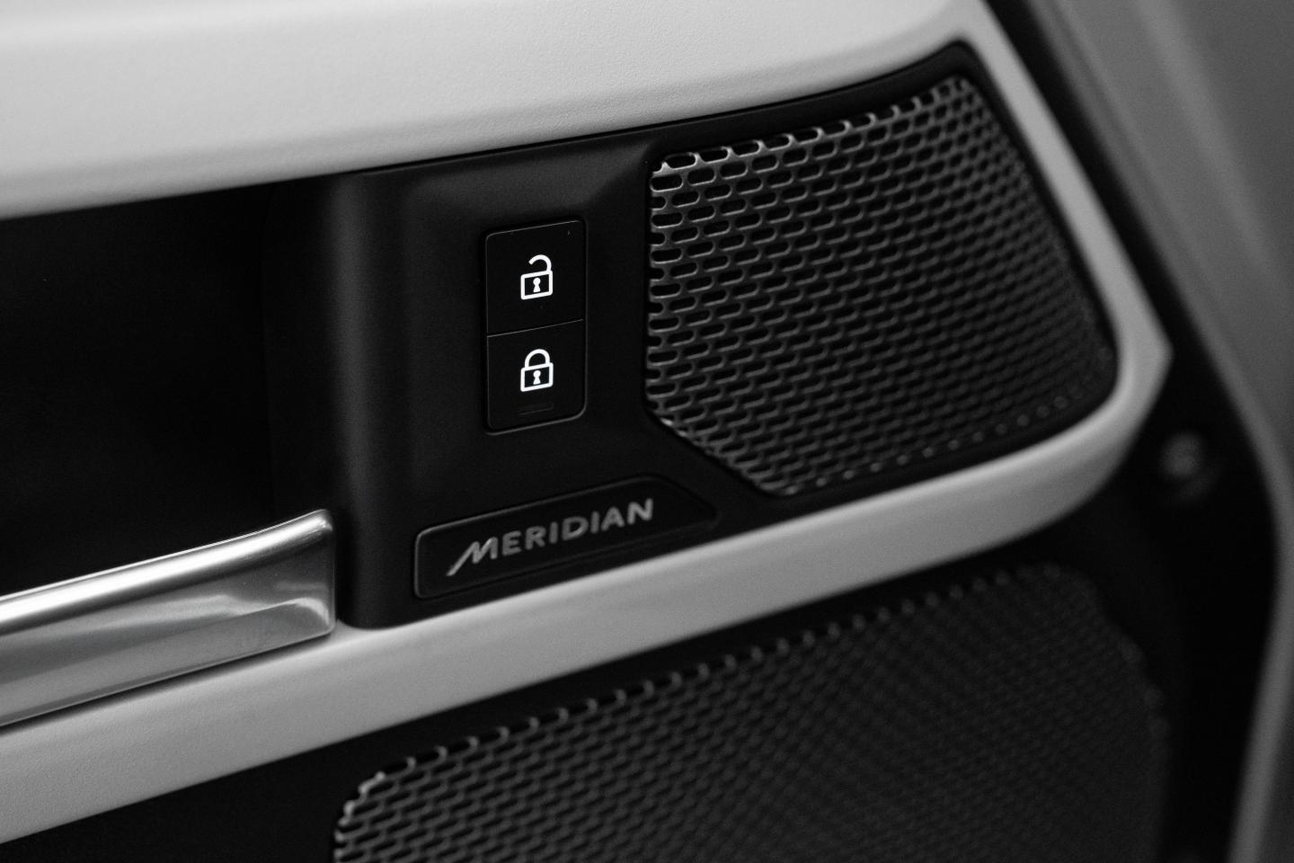 2024 Land Rover Defender 110 P400 X-Dynamic SE - 18