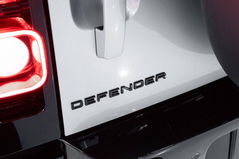2024 Land Rover Defender 110 P400 X-Dynamic SE - thumbnail - 24