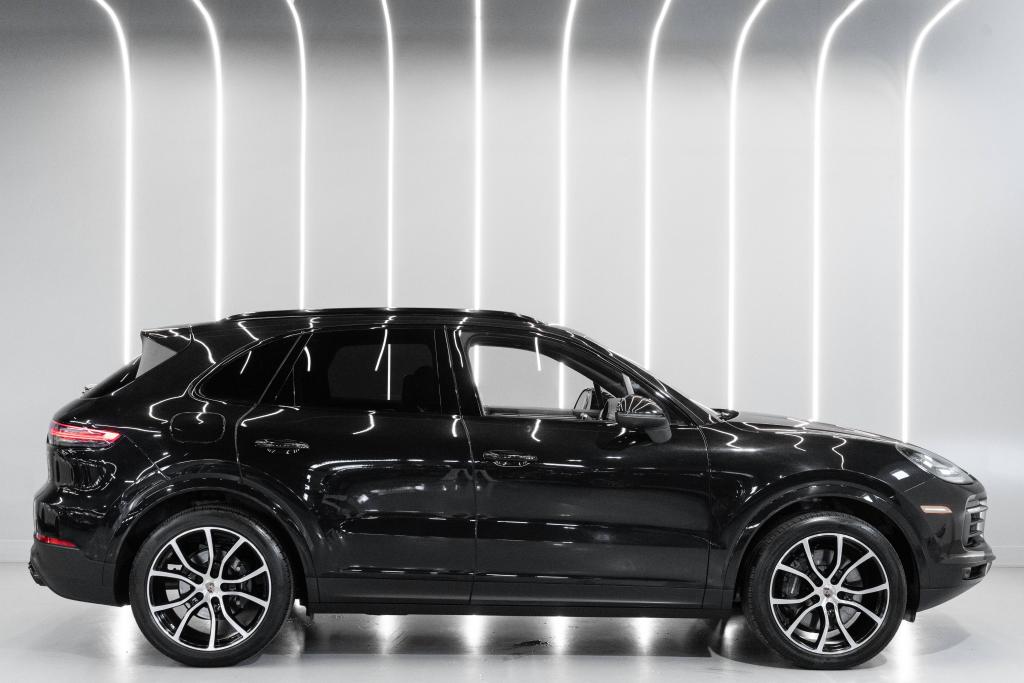 2023 Porsche Cayenne Platinum Edition - thumbnail - 3