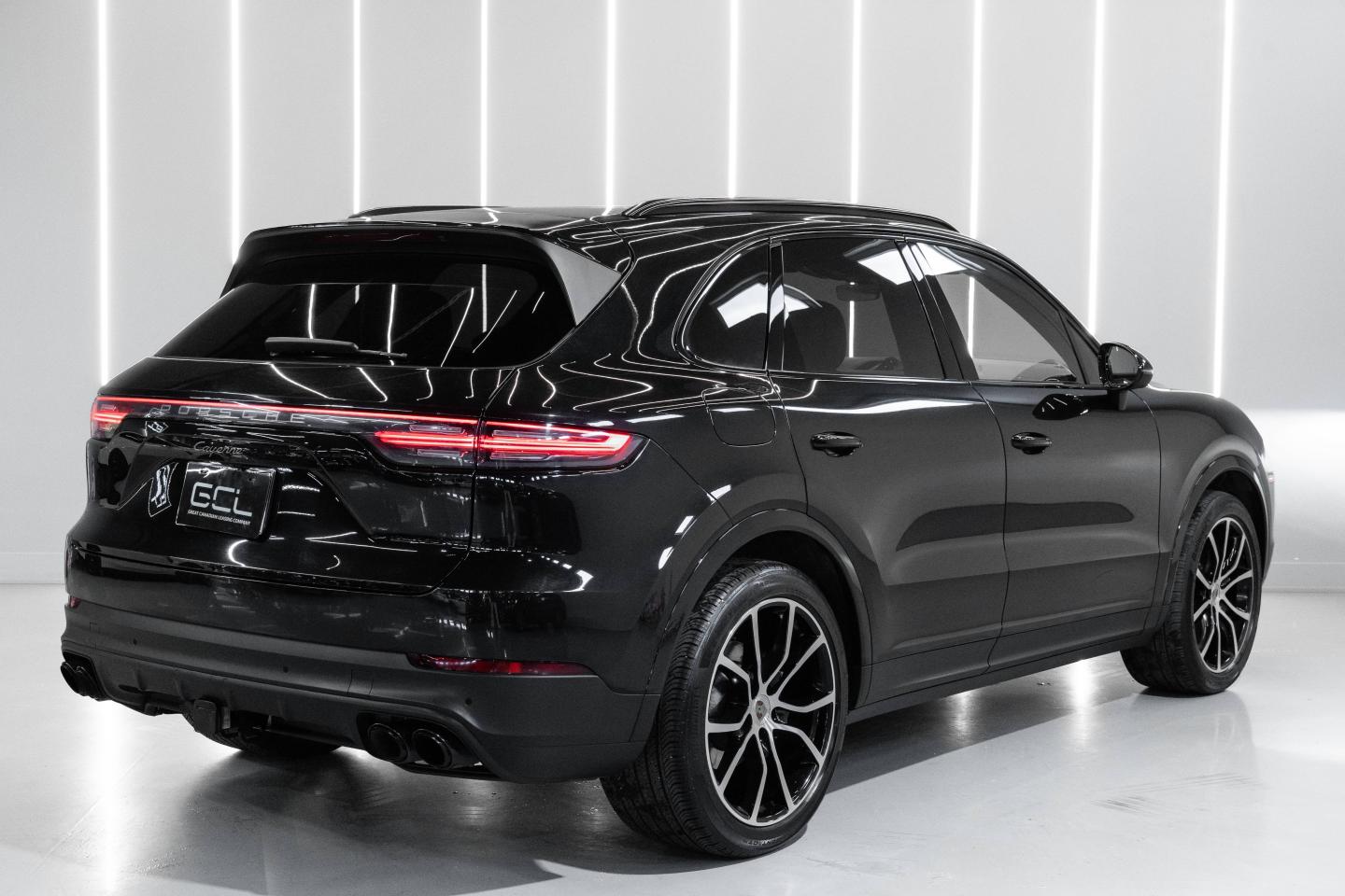2023 Porsche Cayenne Platinum Edition - 4