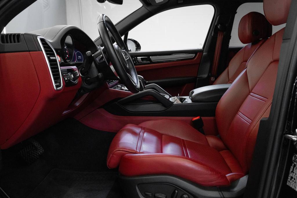 2023 Porsche Cayenne Platinum Edition - thumbnail - 11