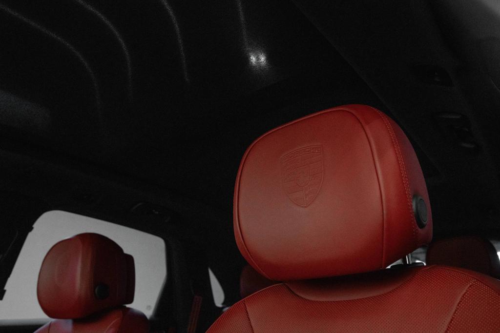 2023 Porsche Cayenne Platinum Edition - thumbnail - 13