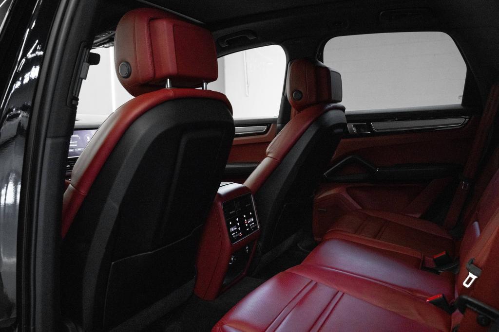 2023 Porsche Cayenne Platinum Edition - thumbnail - 14