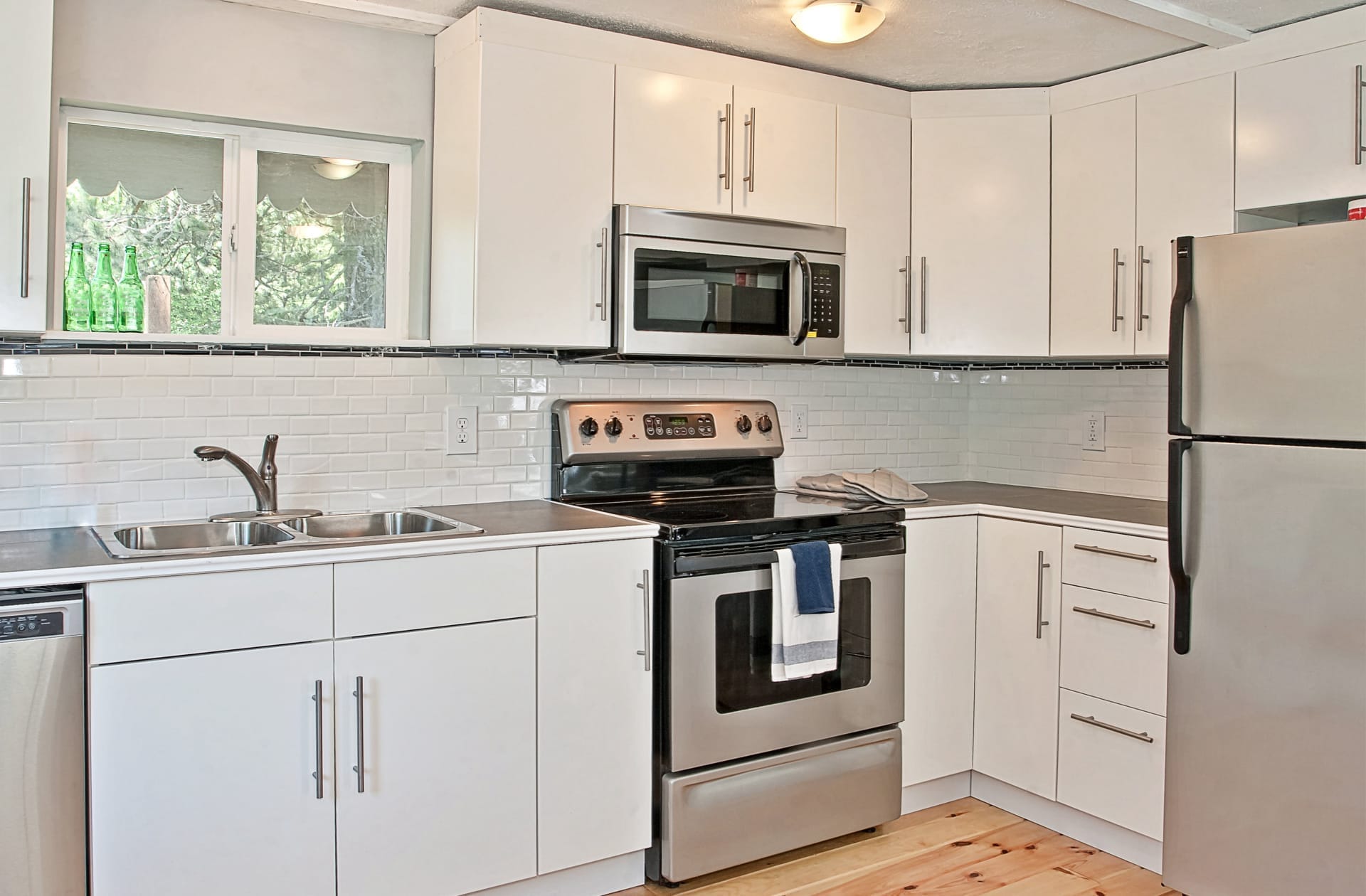 High glossy kitchen cabinets white_3